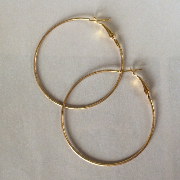 New Circle hoop Earrings Gold tone - Picture 4 of 8